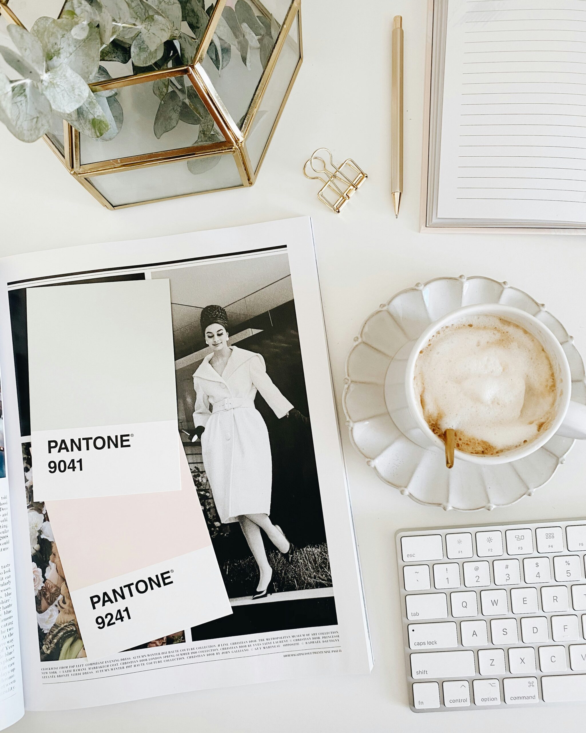 Branding Express Kit  - Pantone on magazine